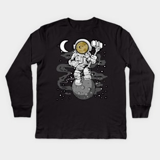 Astronaut Selfie Dogecoin DOGE Coin To The Moon Crypto Token Cryptocurrency Wallet Birthday Gift For Men Women Kids Kids Long Sleeve T-Shirt